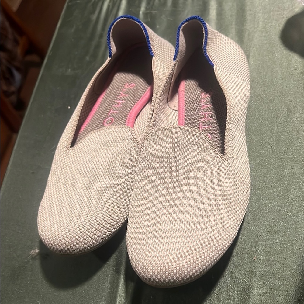 Rothy’s sz 5 Flats beige Round Toe flats